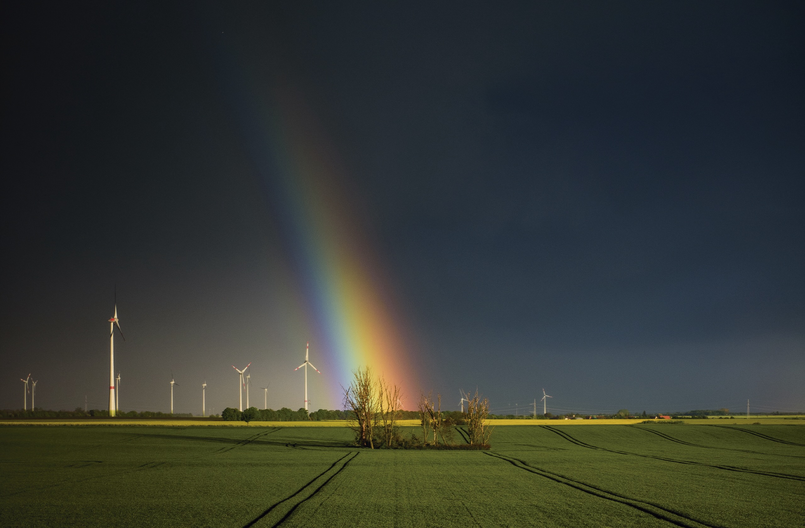 ¿Es el hidrógeno (H2) un gas tan diverso como los colores presentes en el arcoíris?