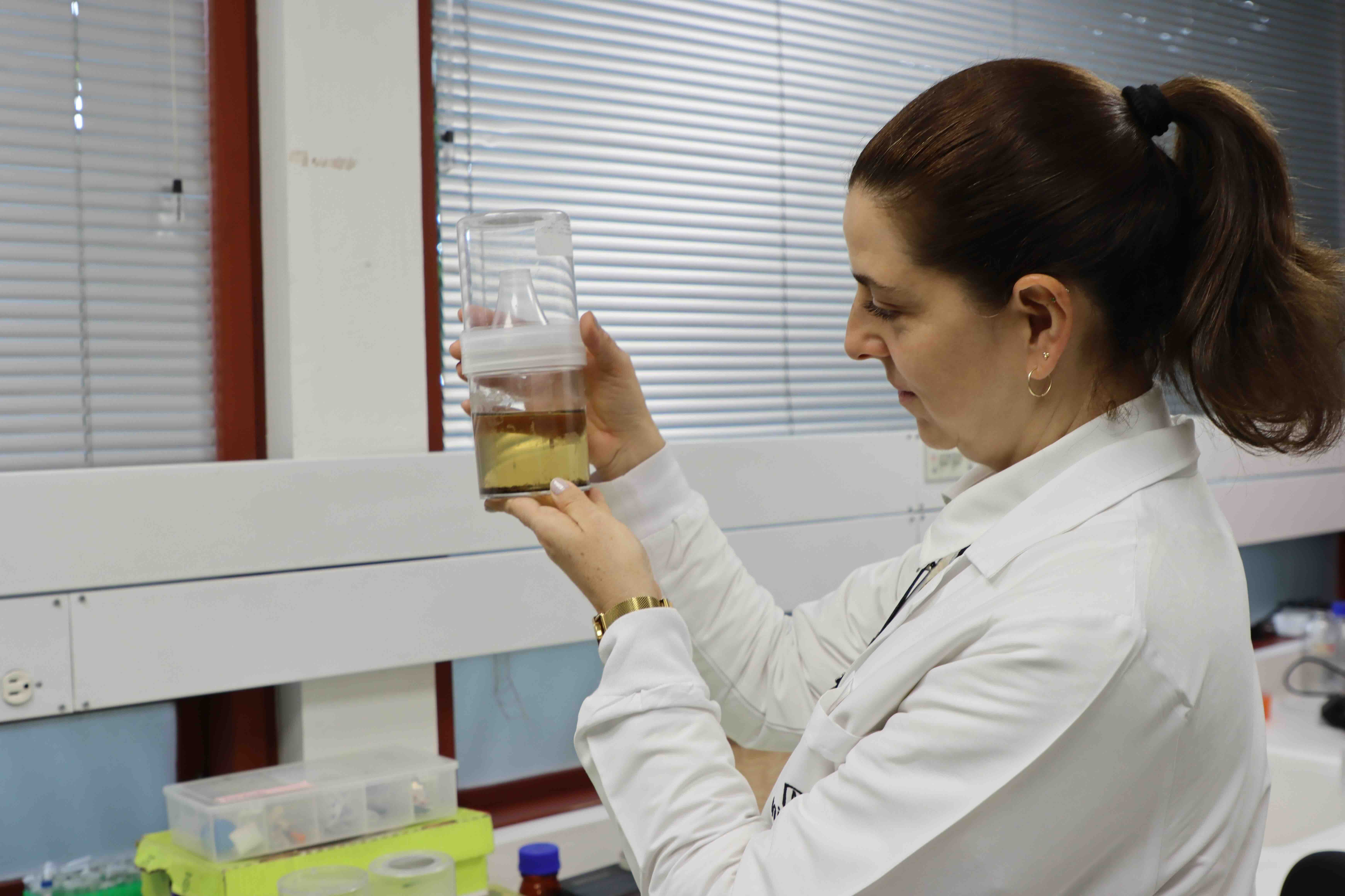 Camila González, profesora del Departamento de Ciencias Biológicas