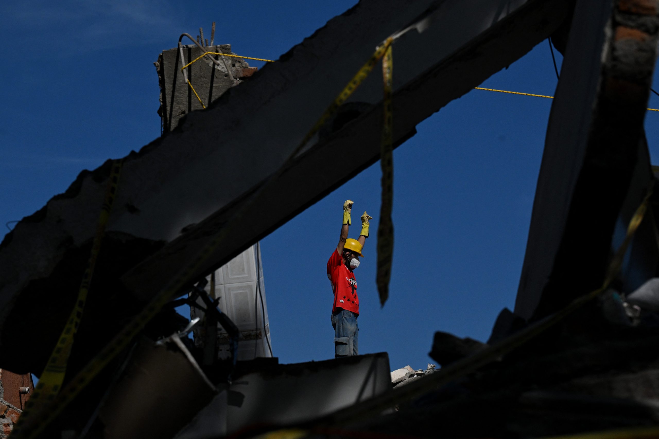 Labores de rescate tras sismo