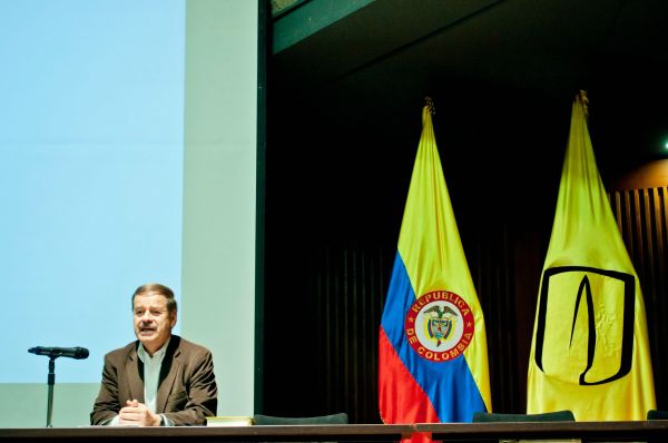 Profesor Rolando Roldán