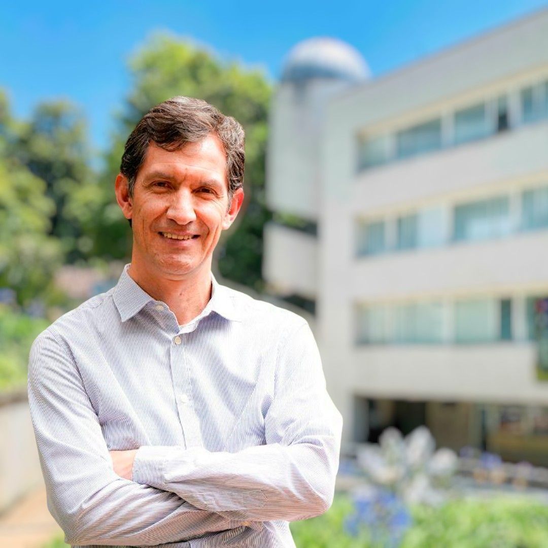 La Rectoría aprobó la renovación del nombramiento de Alexander Cardona como director de nuestro Departamento de Matemáticas, a partir del 1 de febrero de 2025.