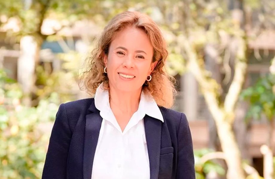 La profesora del Departamento de Física planea seguir apoyando proyectos de investigación de profesores y estudiantes, promoviendo su impacto mediante la movilidad internacional.