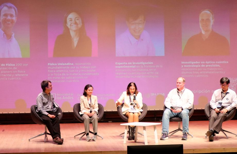 Así vivimos el Año Internacional de la Cuántica en Uniandes. Este 2025 fue decretado por la UNESCO como el Año Internacional de la Ciencia y las Tecnologías Cuánticas, con el objetivo de realizar actividades alrededor del mundo para divulgar sobre la importancia de esta área de la Física, así como sus actuales y potenciales aplicaciones.