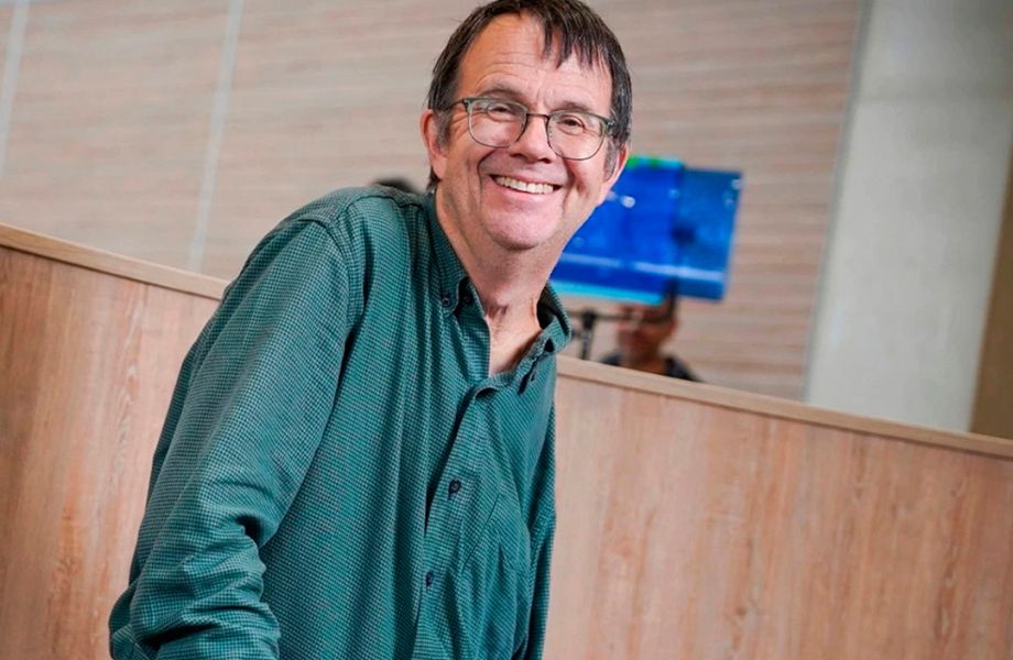 El Nobel de Física del año 2001, Eric Cornell, habló con estudiantes, profesores y divulgadores científicos en la Universidad de los Andes. Fue una semana intensa de conversaciones espontáneas y conferencias, de hablar sobre física cuántica y hasta de sus gustos musicales.